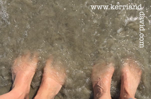 feet in ocean website box