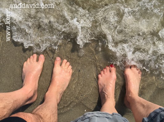 HH waves feet website box